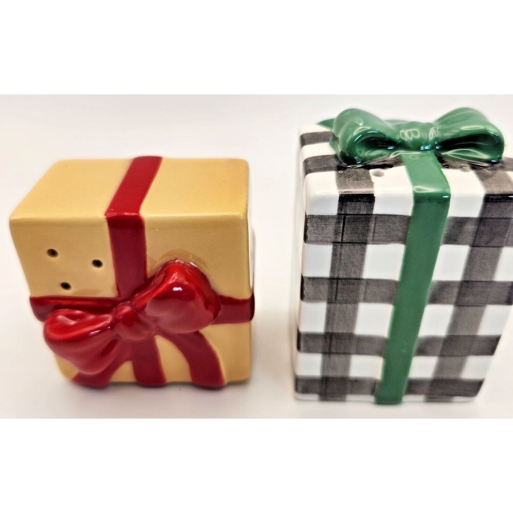 2023 Hallmark VIP Salt & Pepper Shaker Set‎ Christmas Present Gift Box New - Picture 6 of 14